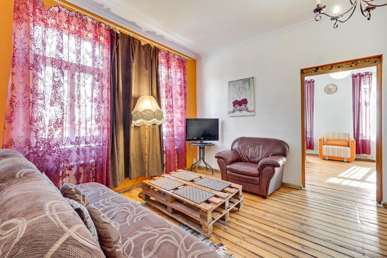 Toma Street Apartments เลียปาญา ภายนอก รูปภาพ