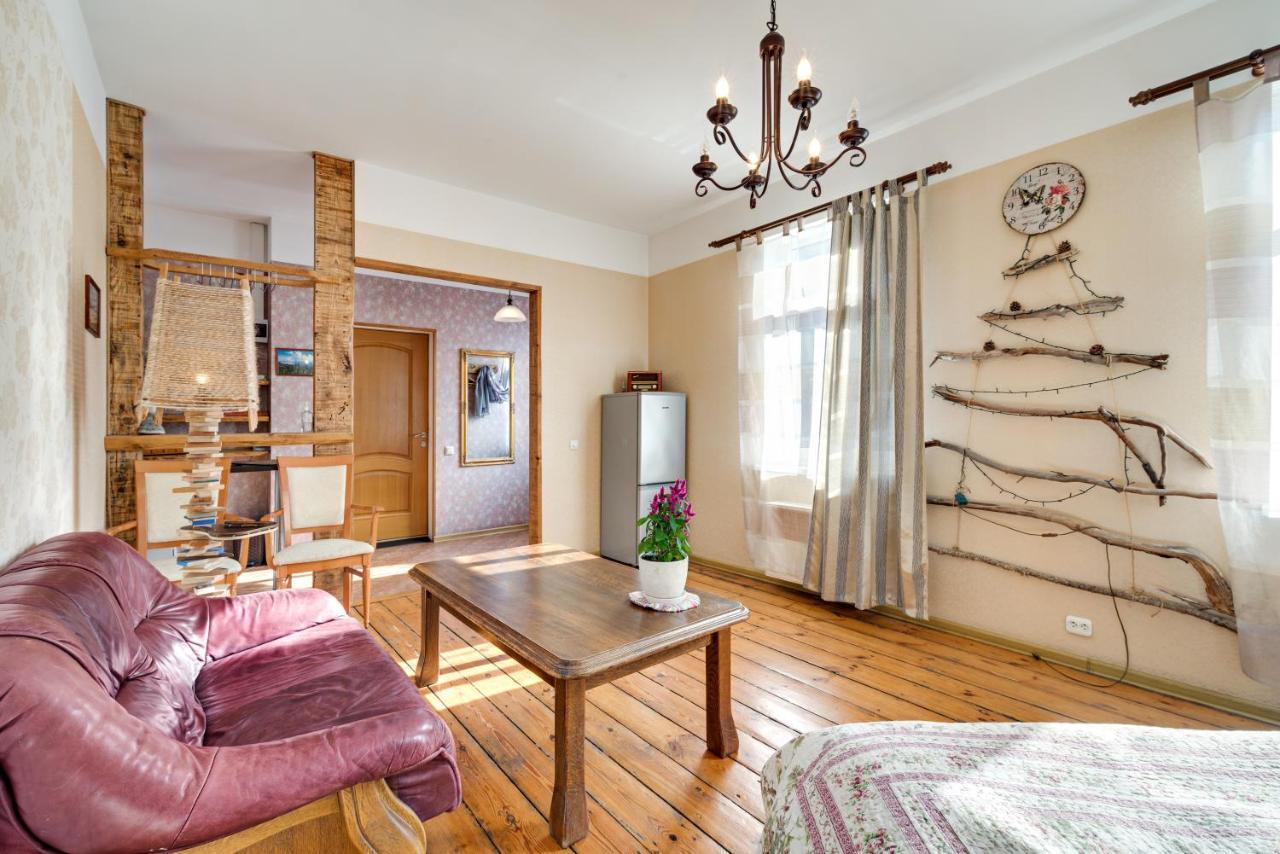 Toma Street Apartments เลียปาญา ภายนอก รูปภาพ